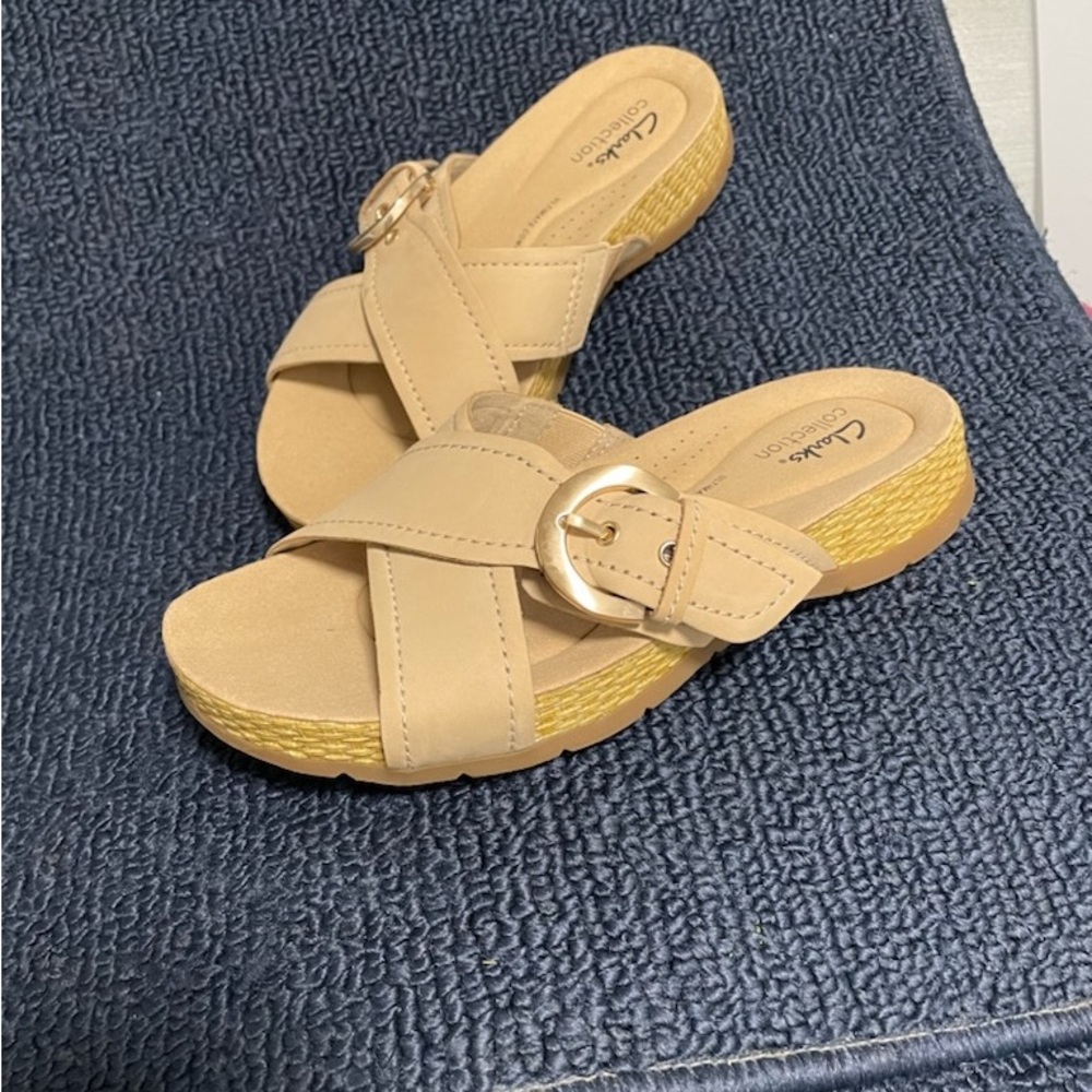 Clarks Women's Cream and Gold Sandals